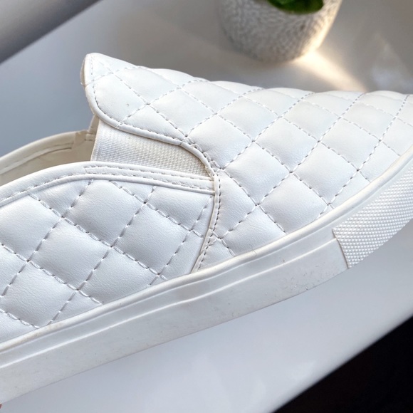 π WHITE QUILTED FAUX LEATHER CASUAL SNEAKERS! - Picture 8 of 17
